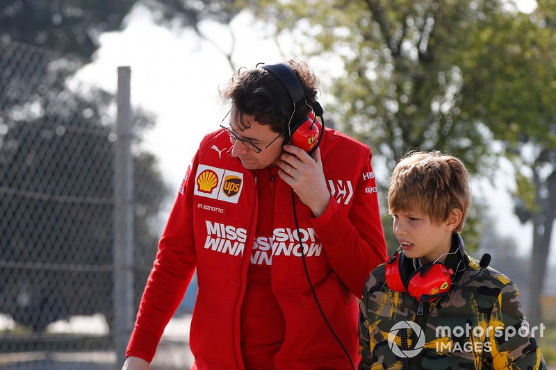 Mattia Binotto, directeur de Ferrari, avec le fils de John Elkann, président de FIAT
