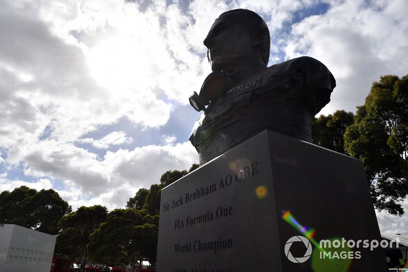 Sir Jack Brabham heykeli