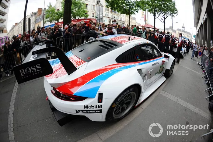 #94 Porsche GT Team Porsche 911 RSR