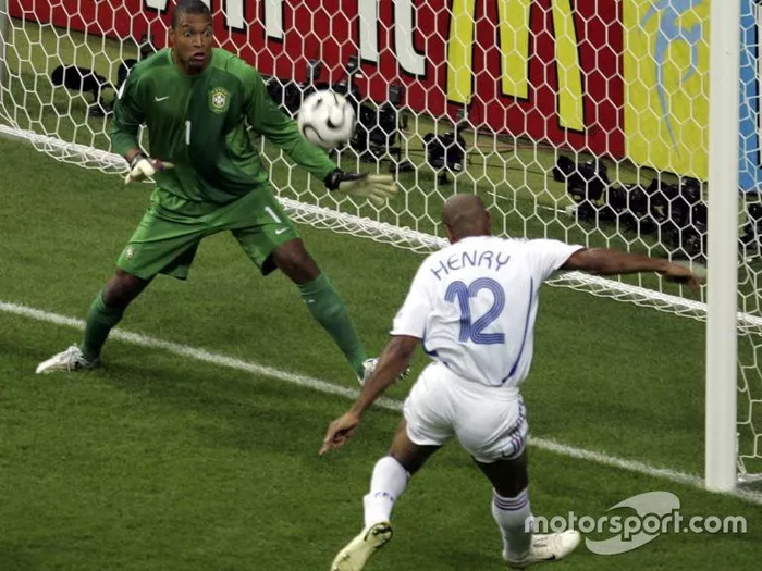 O Brasil era eliminado pela França, nas quartas de final da Copa de 2006