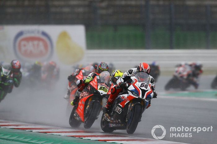 Tom Sykes, BMW Motorrad WorldSBK Team sliding infront of Alvaro Bautista, Aruba.it Racing-Ducati Team