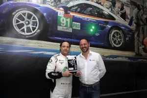 Alex De Giacomi, Tsunami RT con il trofeo per il poleman della Michelin Cup