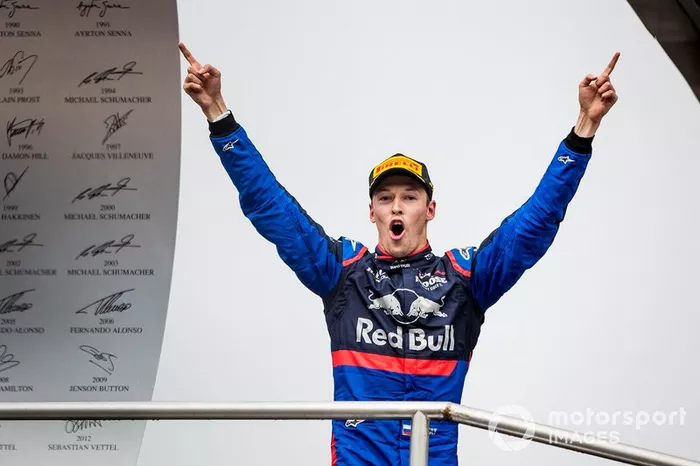 Kvyat y Kelly Piquet habían sido padres el sábado