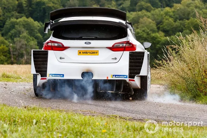 Valtteri Bottas prova la Ford Fiesta WRC del team M-Sport