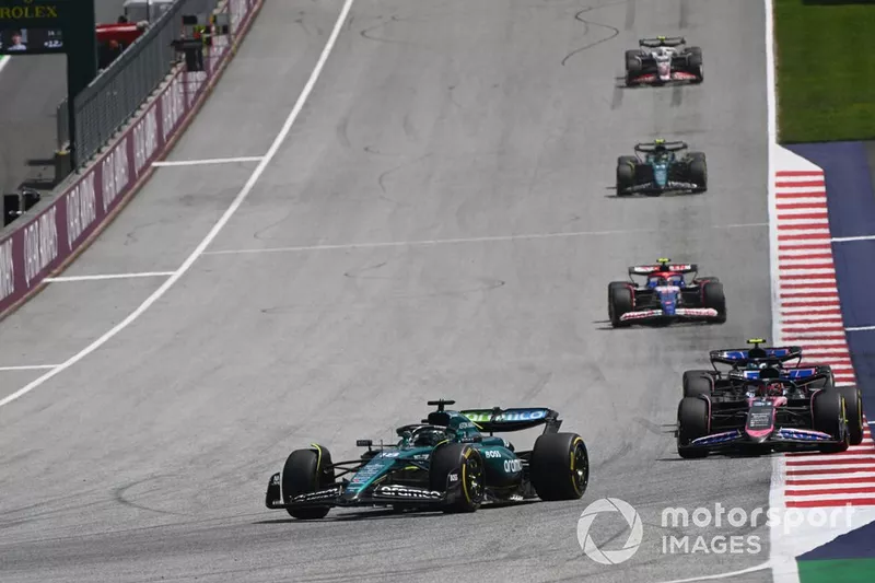 Lance Stroll, Aston Martin AMR24, Esteban Ocon, Alpine A524, Pierre Gasly, Alpine A524