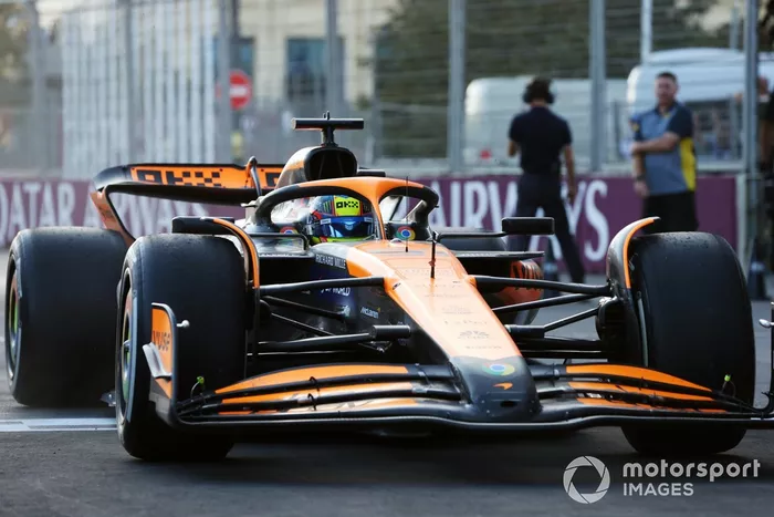 Oscar Piastri, McLaren MCL38, 1ª posición, llega a Parc Ferme