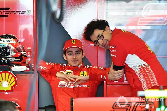Charles Leclerc, Ferrari y Mattia Binotto, Director del Equipo Ferrari