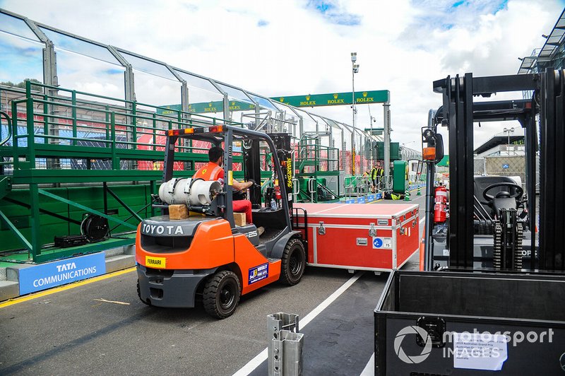 Preparativi in pitlane