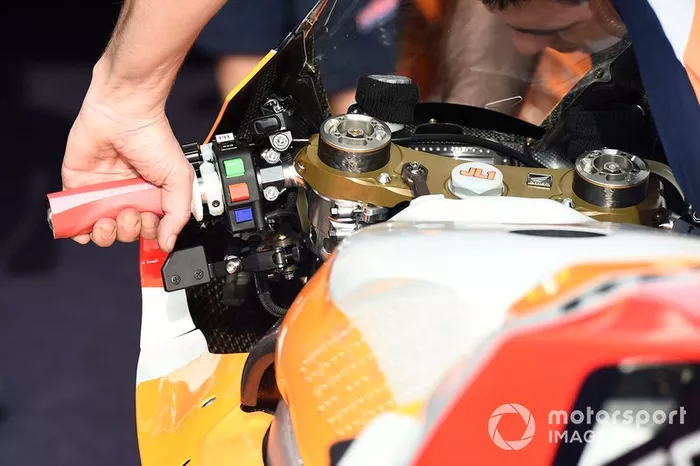 Detalle del manilla de Repsol Honda Team 
