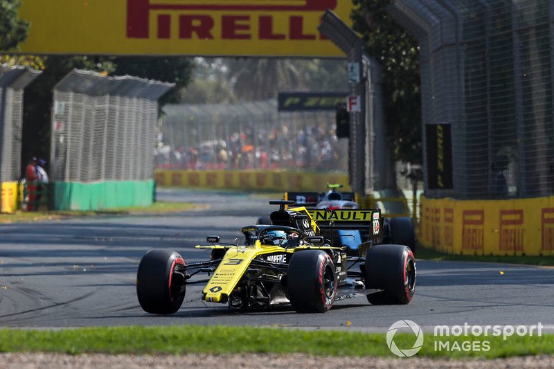 Daniel Ricciardo, Renault R.S.19 con daño en el alerón