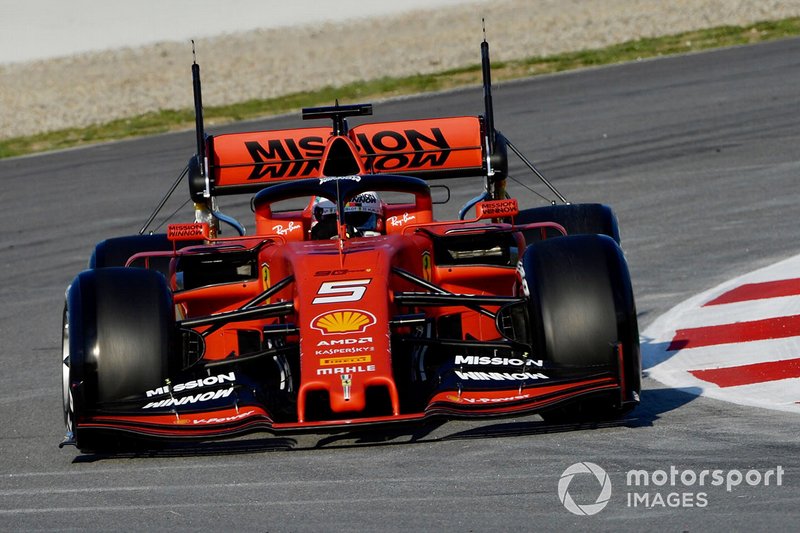 Sebastian Vettel, Ferrari SF90, con dei sensori aerodinamici sull'ala posteriore