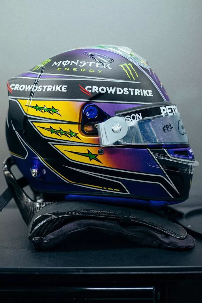 Casco de Lewis Hamilton, Mercedes en homenaje a Ayrton Senna