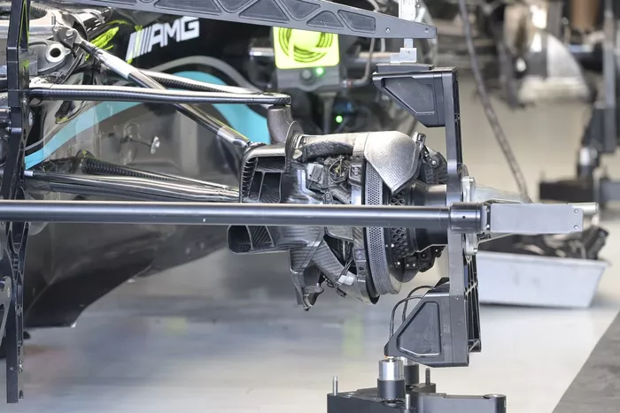 Detalle del freno delantero del Mercedes W12
