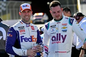 Denny Hamlin, Joe Gibbs Racing, Toyota Camry FedEx Express y Alex Bowman, Hendrick Motorsports, Chevrolet Camaro Ally