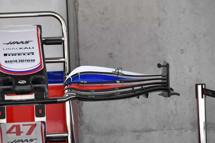 Detalle del alerón delantero del Haas VF-21