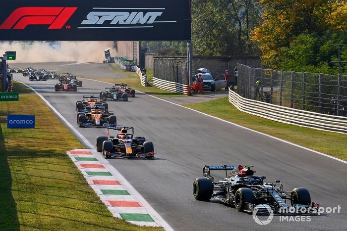 Valtteri Bottas, Mercedes W12, Max Verstappen, Red Bull Racing RB16B, Daniel Ricciardo, McLaren MCL35M