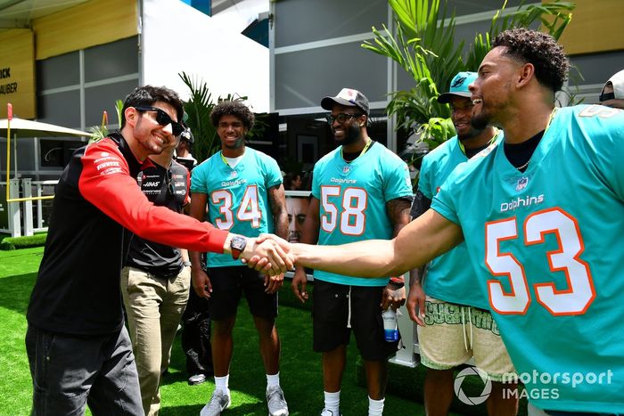 Esteban Ocon, Haas F1 Team, Oliver Bearman, Haas F1 Team