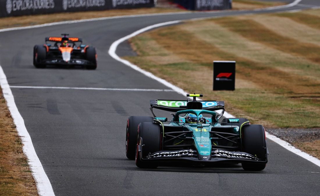 Oscar Piastri, McLaren, Fernando Alonso, Aston Martin Racing