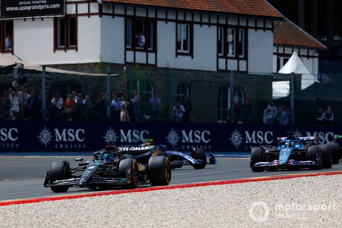 George Russell, Mercedes F1 W14, Esteban Ocon, Alpine A523