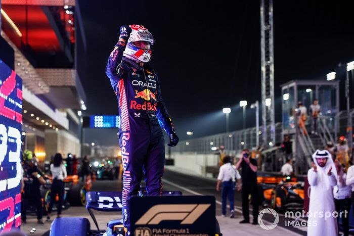 Max Verstappen, Red Bull Racing, 2ª posición, celebra en Parc Ferme tras proclamarse campeón del mundo de pilotos 2023