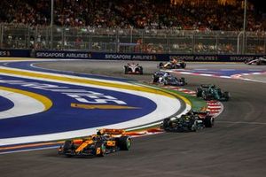 Lando Norris, McLaren MCL60, Lewis Hamilton, Mercedes F1 W14, Fernando Alonso, Aston Martin AMR23