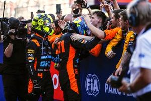 Lando Norris, McLaren, 2nd position, Oscar Piastri, McLaren, 3rd position, celebrate with their team on arrival in Parc Ferme