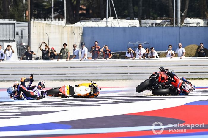 Caída de Pol Espargaró, Repsol Honda Team, Johann Zarco, Pramac Racing, Michele Pirro, Ducati Team