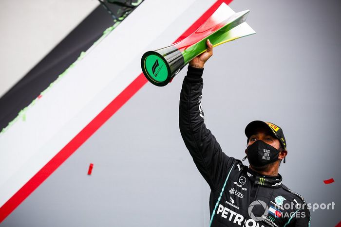 Podio: ganador de la carrera Lewis Hamilton, Mercedes-AMG F1