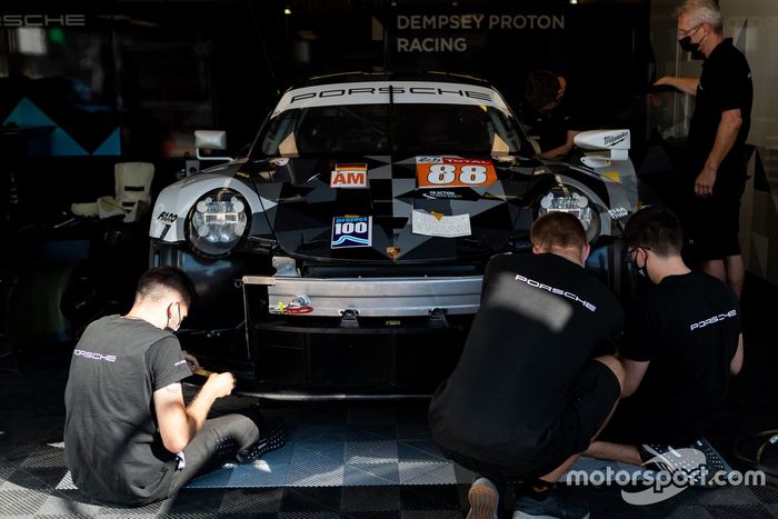 #88 Dempsey-Proton Racing - Porsche 911 RSR: Thomas Preining, Dominique Bastien, Adrien De Leener