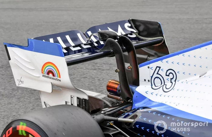 El alerón trasero y el sensor DRS del monoplaza de George Russell, Williams FW43