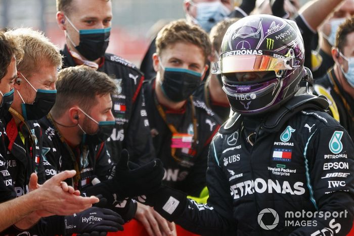 Lewis Hamilton, Mercedes F1 W11, ganador, en parc fermé