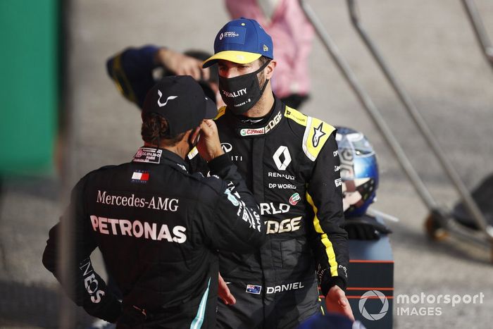 Ganador Lewis Hamilton, Mercedes-AMG F1, Tercer lugar Daniel Ricciardo, Renault F1 celebra en Parc Ferme 