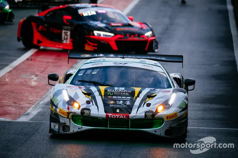 #27 Hub Auto Ferrari 488 GT3: Kamui Kobayashi, Marcos Gomes, Tom Blomqvist
