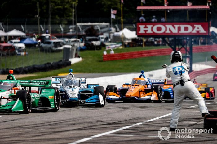 Josef Newgarden, Team Penske Chevrolet, Colton Herta, Andretti Harding Steinbrenner Autosport Honda, pit stop