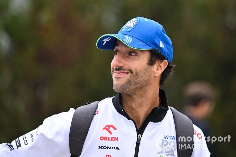 Daniel Ricciardo, Visa Cash App RB F1 Team, llega al paddock