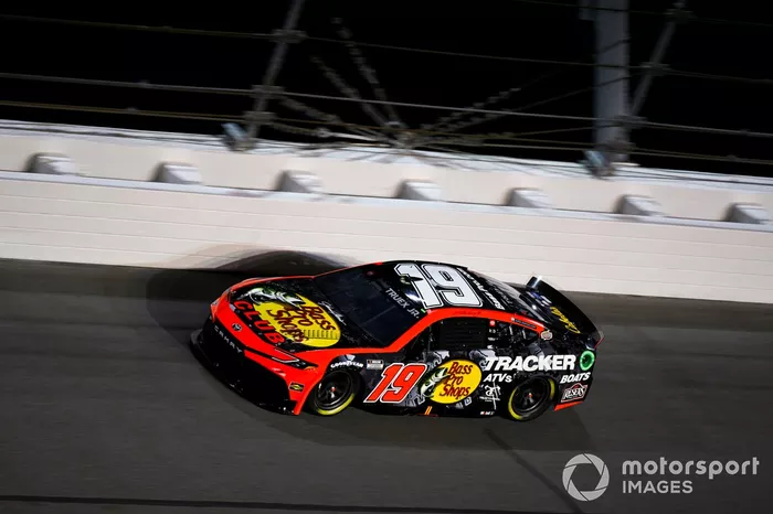#19: Martin Truex Jr. (Gibbs-Toyota)