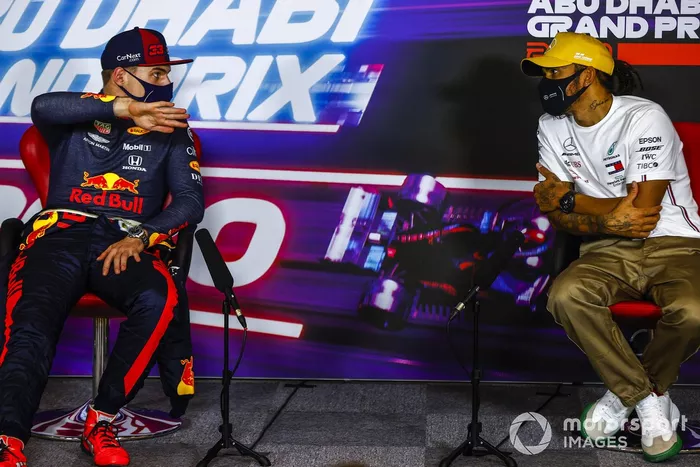 Max Verstappen, Red Bull Racing, Lewis Hamilton, Mercedes-AMG F1, en la conferencia de prensa después de la carrera