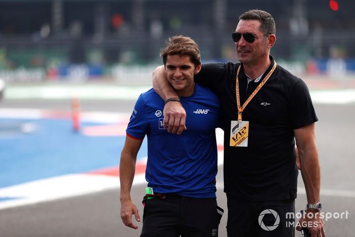 Pietro Fittipaldi, paseo en pista del equipo Haas F1 Max Papis