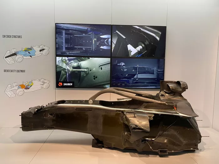 De survival cell van een Sauber F1-bolide bij F1 Exhibition