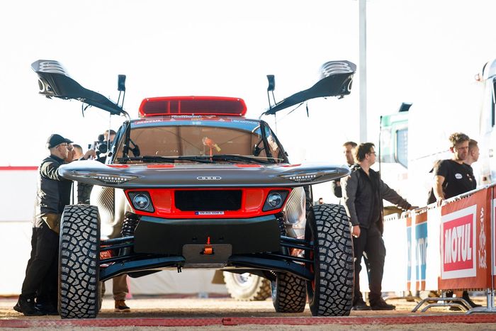 #204 Team Audi Sport Audi: Stephane Peterhansel, Edouard Boulanger