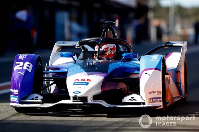 Maximilian Gunther, BMW I Andretti Motorsports, BMW iFE.20 in the pit lane