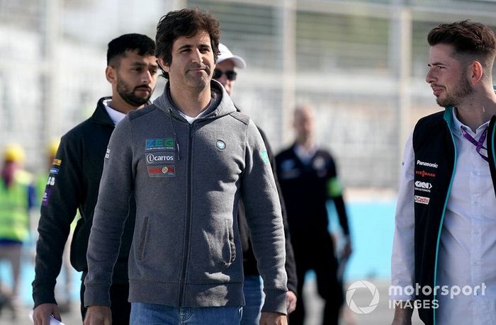 Sérgio Jimenez, ZEG iCarros Jaguar Brazil on the track walk
