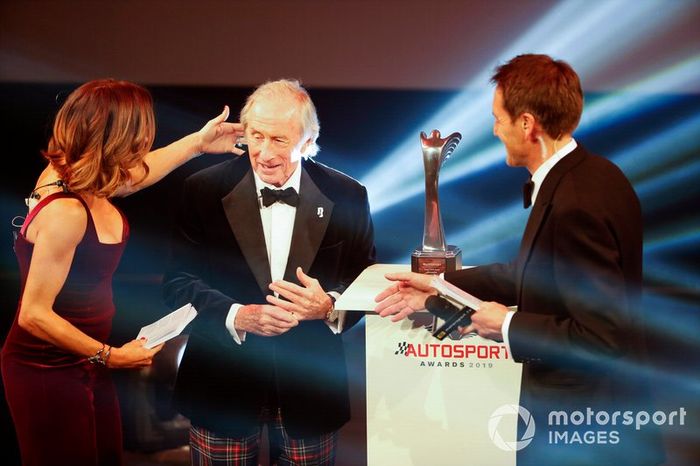 Sir Jackie Stewart presenta el premio Gregor Grant para el Gran Premio de Mónaco