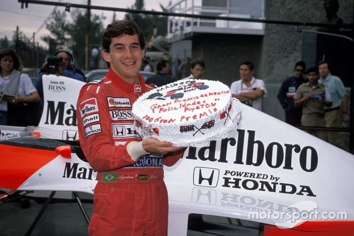 Ayrton Senna, McLaren con un pastel celebrando sus 100 GP