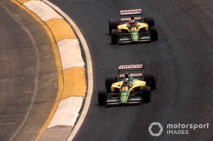Mika Hakkinen, Lotus 102D y Johnny Herbert, Lotus 102D en la Peraltada