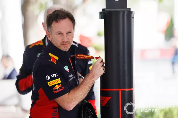 Christian Horner, director del equipo, Red Bull Racing, llega al paddock