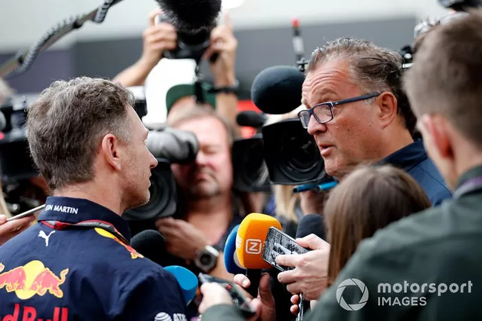 Christian Horner, Team Principal, Red Bull Racing parla con la stampa