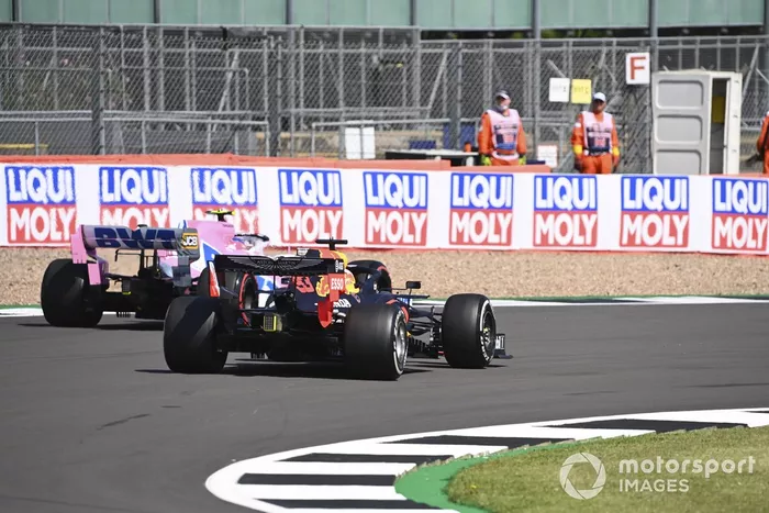 Max Verstappen, Red Bull Racing RB16, y Lance Stroll, Racing Point RP20