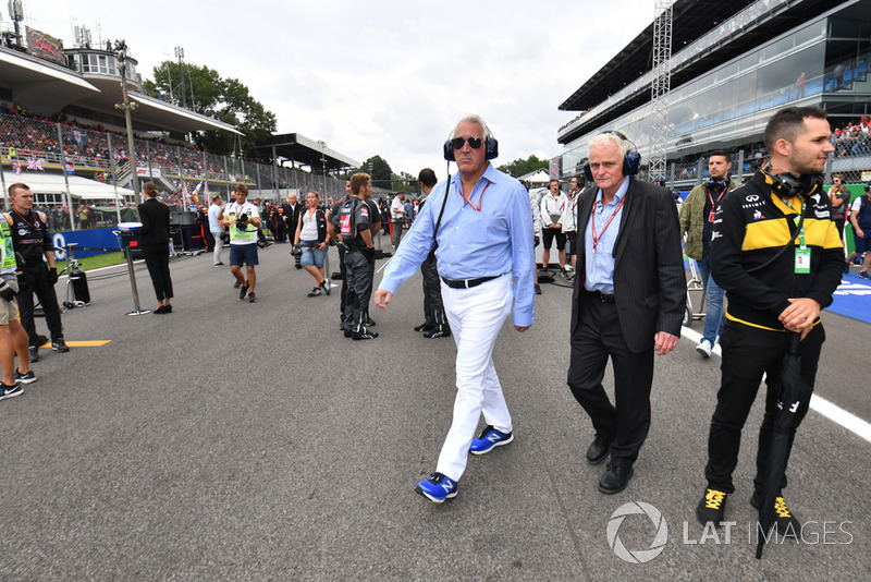 Lawrence Stroll, propietario de Racing Point Force India F1 Team en la parrilla
