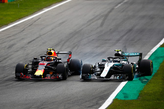 Max Verstappen, Red Bull Racing RB14 Tag Heuer, battles hard with Valtteri Bottas, Mercedes AMG F1 W09